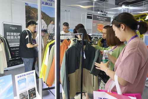 戶外運(yùn)動服飾 功能性與時尚共舞
